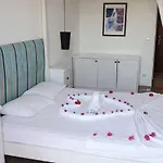 Cove Ξενοδοχείο 2*