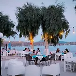 Ξενοδοχείο Cove 2*