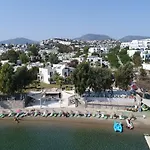 Ξενοδοχείο Cove 2*